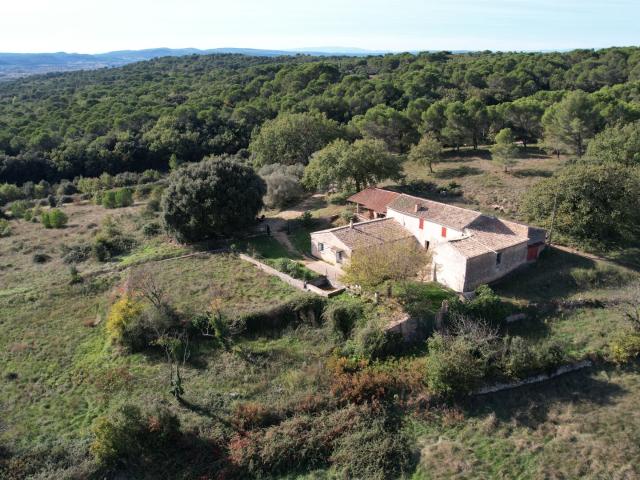 A vendre ancienne ferme à rénover sur env. 4has de terrain 80m² Mondragon