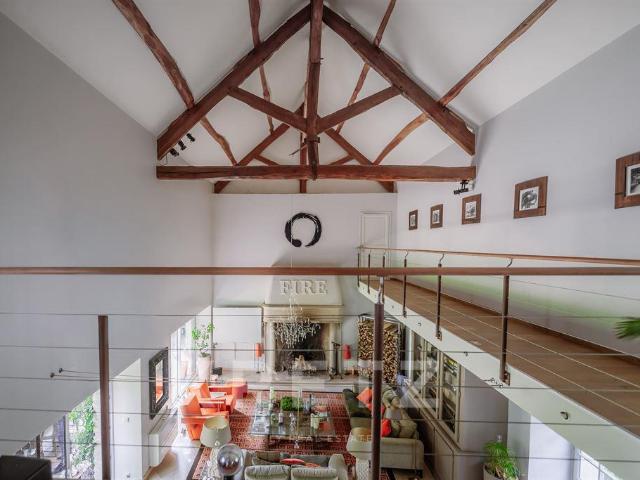 À vendre – Ancienne ferme réinventée avec dépendance, au cœu. 491m² La Falaise