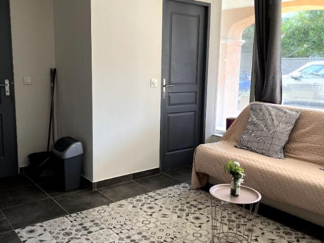 A vendre: Appartement 1 pièce à Fréjus + local commercial Référence V1988