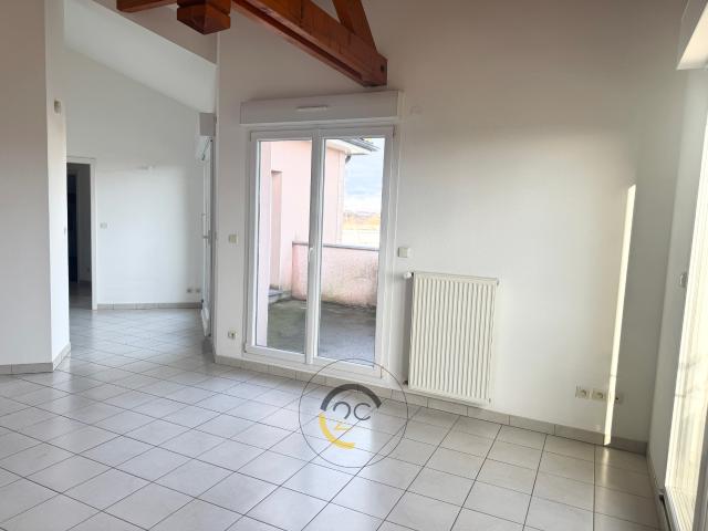 À Vendre Appartement 3 pièces à Cosnes et Romain, avec terrasse et garage Proche Luxembourg