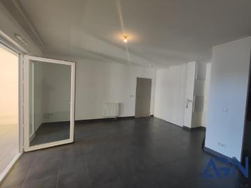 À VENDRE: APPARTEMENT 3 PIÈCES DE 64,8M2 AVEC TERRASSE ET P