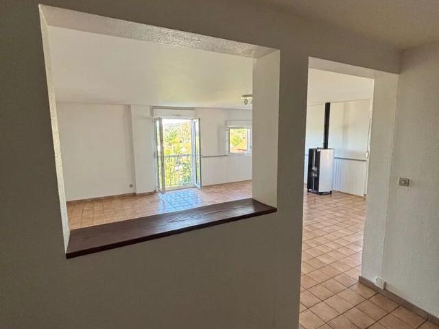 A vendre, appartement T3, 98 m2 situé à Gennes