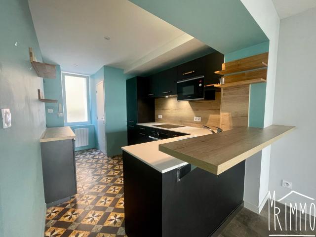 À vendre: Appartement T3 traversant, entièrement rénové, centre ville de Millau