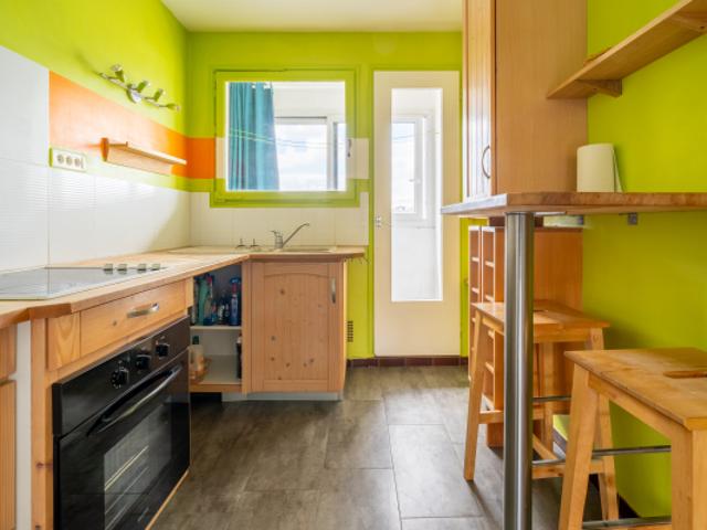 À vendre: Appartement T3 de 61 m² avec cave et parking à Saint Herblain, idéalement situé près des commodités