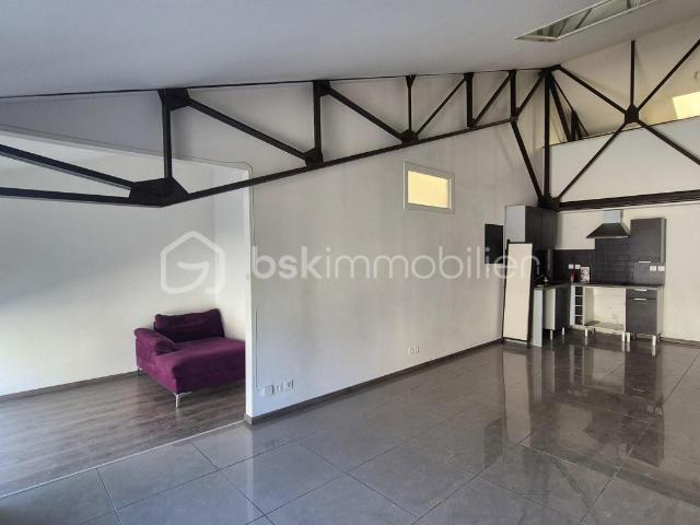 A VENDRE APPARTEMENT T3 DE 95M² A CERET CENTRE VILLE PROCHE DE TOUS LES COMMERCES A PIED SYNDIC BENEVOLE SANS CHARGE