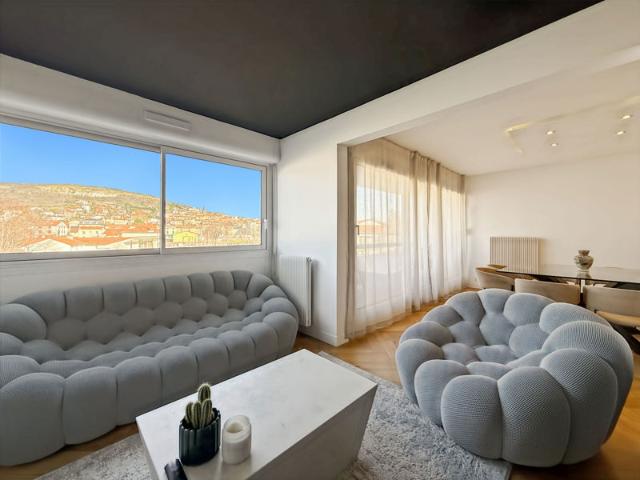À vendre Appartement T3 rénové, traversant, balcon & parki