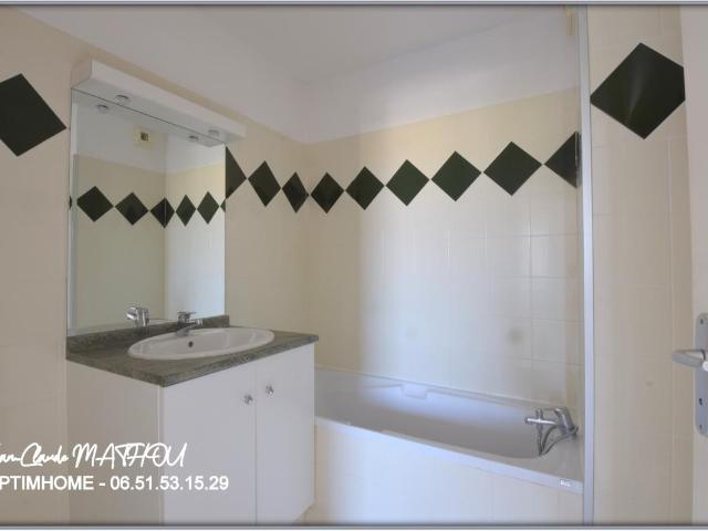 A vendre appartement T2 41 m² avec terrasse, vue campagne, 2 parkings et piscine 11200 Lézignan Corbières