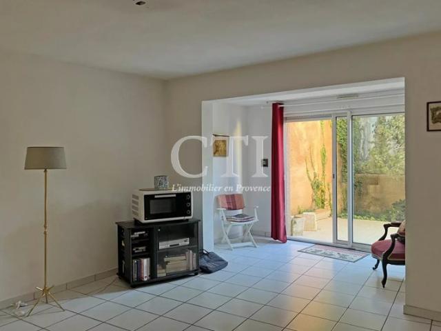A vendre, appartement T2 au centre de Vaison La Romaine avec garage