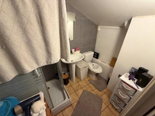 À VENDRE – Appartement T2 rénové avec locataire en place – Idéal investisseur – Roche la Molière