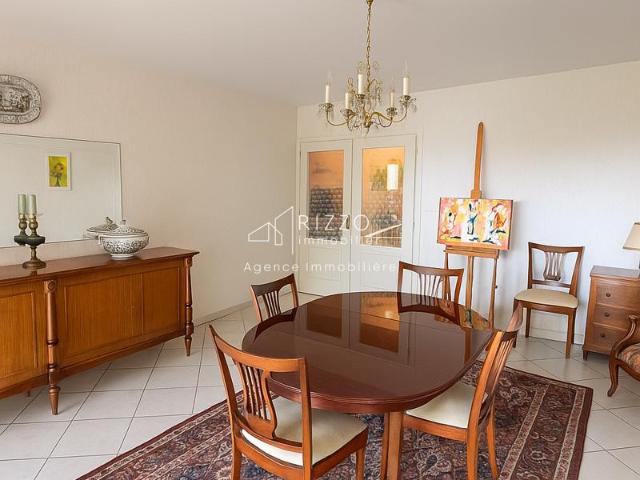 À vendre Appartement T4 de 143 m2 avec garage Résidence