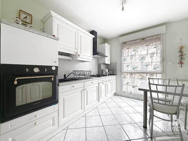 A VENDRE APPARTEMENT T4 DE STANDING AVEC TERRASSE ET ASCENSEUR
