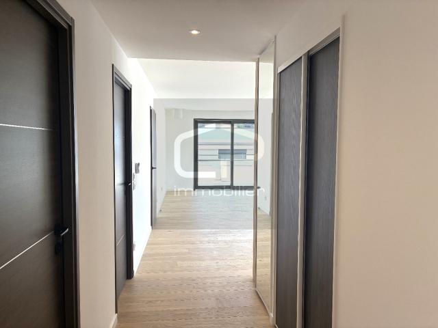 À Vendre – Appartement T5 Attique de 110 m² avec Terrasse 90 m² et Garage Double – Résidence Neuve Annecy le Vieux Proche Lac