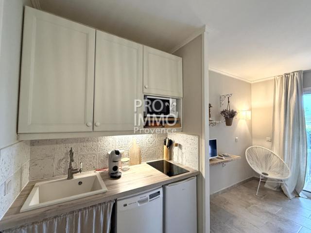 A VENDRE APPARTEMENT TYPE 2 meublé GOLF DE PONT ROYAL REFAIT