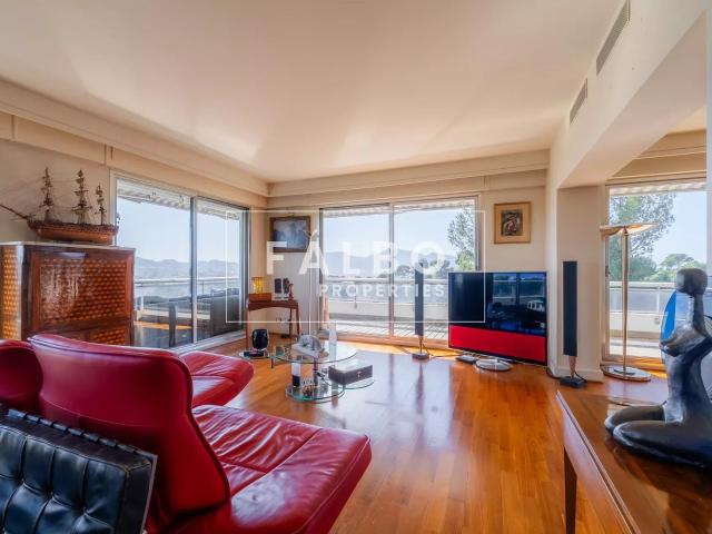 A vendre appartement vue mer résidence sécurisée terrasse Ré. 222m² Marseille 8ème