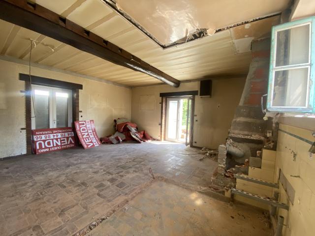 À VENDRE APPARTEMENT À AMÉNAGER AVEC TERRASSE CRAPONNE AVENUE PIERRE DUMOND