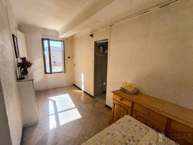 À vendre: appartement à rénover de 43 mètres carrés dans le