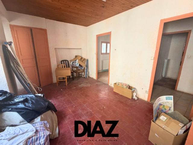 À VENDRE APPARTEMENT À RÉNOVER NÎMES CENTRE