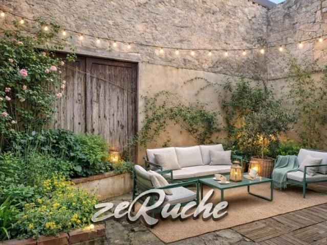 Appartement avec cour privative et caves – Esprit maison – Bayeux centre