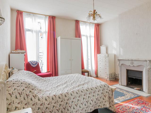 A VENDRE APPARTEMENT DE 141 m2 + CHAMBRE DE BONNE MARSEILLE CENTRE 13001