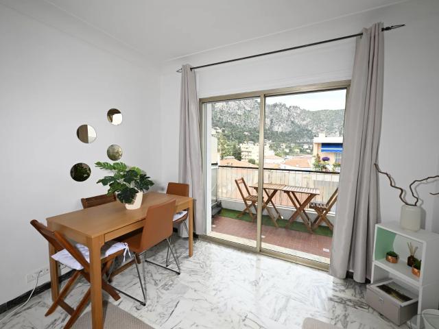 À VENDRE – Appartement de trois pièces avec deux chambres, – Beaulieu sur Mer