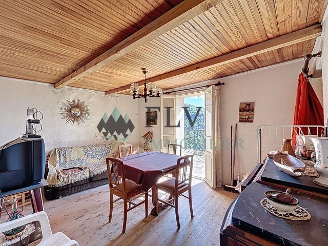 A vendre Appartement de village avec terrasse, vue imprenable et jardin non attenant Massoins 06710
