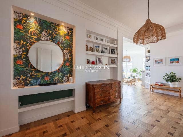 À vendre Appartement de réception de 161 m² dans le Carré. 161m² Marseille