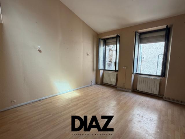 À VENDRE APPARTEMENT DUPLEX AVEC TERRASSE NÎMES CENTRE