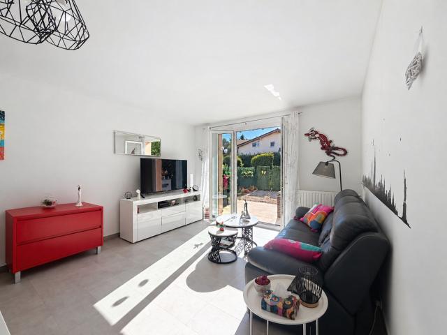 A VENDRE Appartement Duplex T3 en rez de jardin GEX 63m² Gex