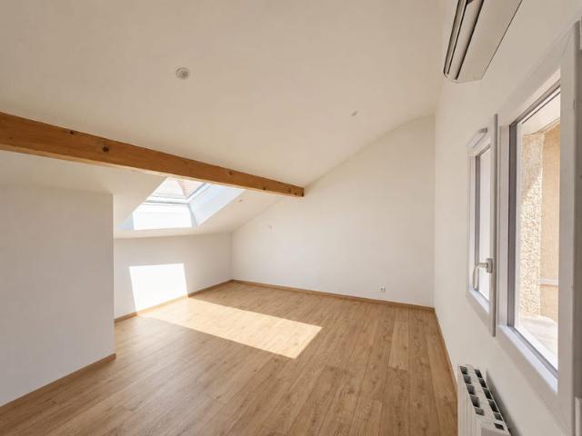 A vendre appartement duplex T4 climatisé centre ville BELLEY