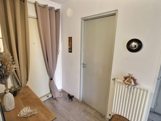 APPARTEMENT ENTIÈREMENT RENOVÉ SANS VIS A VIS, VUE DÉGAGÉE