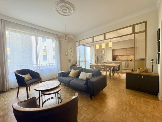 À VENDRE APPARTEMENT RÉNOVÉ AVEC PRESTATIONS HAUT DE GAMME