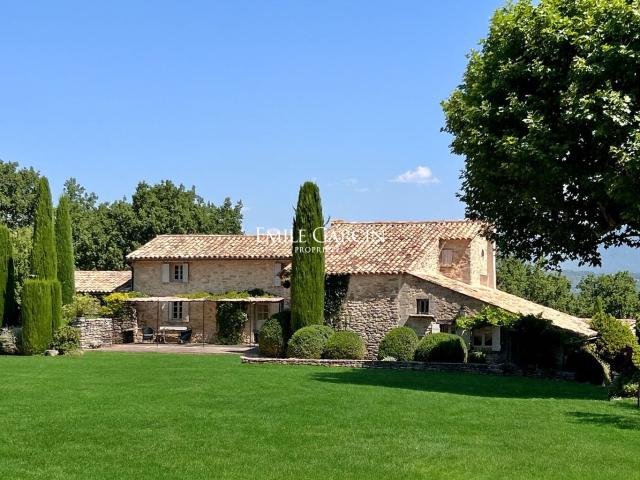 A vendre Authentique mas en pierre au coeur de la nature. 300m² Saignon