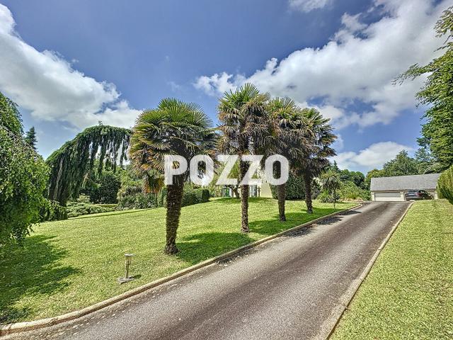 A Vendre AVRANCHES Maison 7 pièce s 300 m2 Parc paysager Piscine Garage