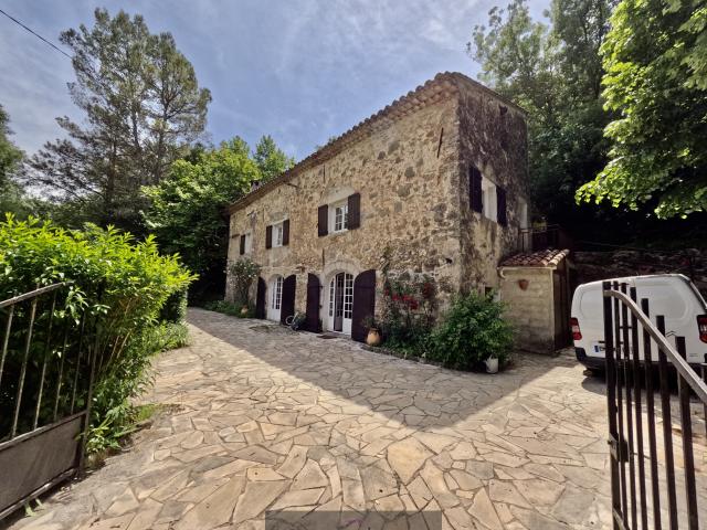 À vendre Bastide en pierre avec cachet exceptionnel Belgentier