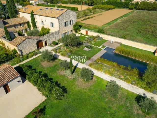 A Vendre Bastide Provençale Du Xviie Siècle Entierement Réno. 425m² Robion