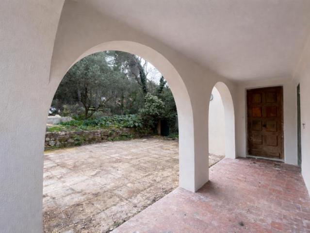 À vendre Bas de villa à rénover Secteur Cassamance, Auba