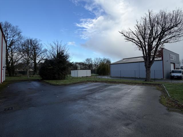 À vendre Bâtiment de stockage avec quai de chargement Château Gontier