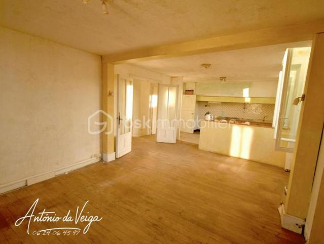 ? À VENDRE – Bâtiment Mixte 300 m² – Centre de Gabarret ?
