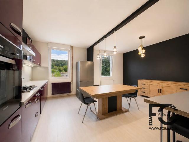 À VENDRE – Bâtiment mixte avec commerce + duplex 2 chambres à Longlaville