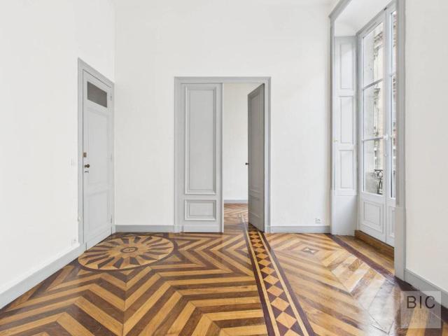 A vendre beau T3 avec balcons et cave 76m² Bordeaux