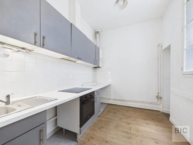 A vendre beau T3 avec balcons et cave 76m² Bordeaux