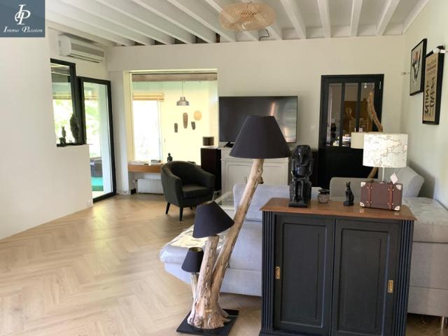 A VENDRE BEAUNE MAISON 9 PIECES AVEC PISCINE INTERIEURE ET