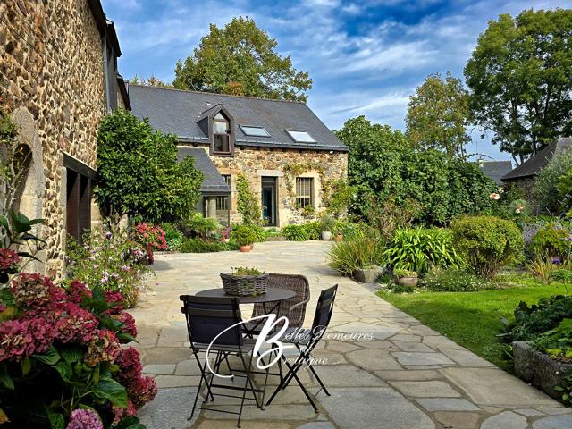 A vendre belle demeure en pierre avec dépendances et terrain. 295m² Saint Brieuc