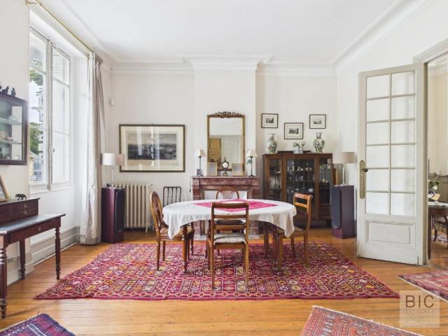 A vendre belle maison en pierre avec jardin, piscine et gara. 165m² Bordeaux