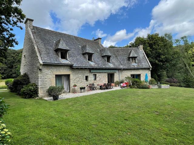 A vendre belle propriété au calme sur plus de 6 hectares ave. 240m² Plémet