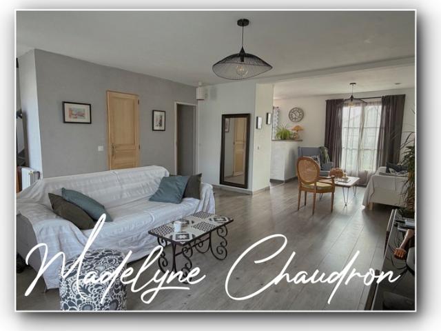 BOURAY SUR JUINE – Maison familiale rénovée de 123 m² habitables – 170 m² utiles – 4 chambres – Vie de plain pied – DPE C
