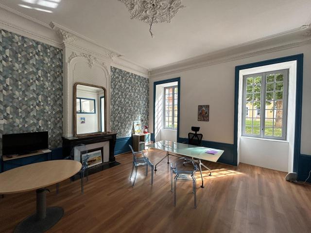 A vendre: Bureaux, prestations de qualités au coeur d'une co. 112m² Chalon sur Saône
