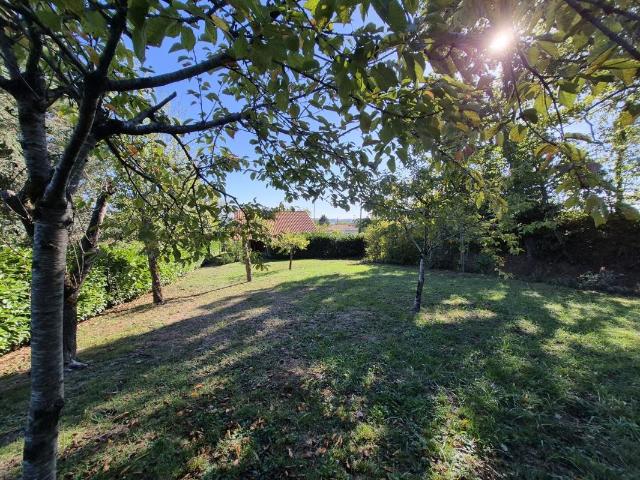 À vendre, Castelnau Magnoac Hautes Pyrénées: maison de plain pied, 3 chambres, garage et jardin de 998m², emplacement au calme, à quelques pas seulement du village