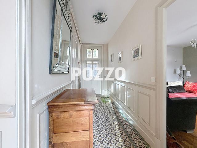 A VENDRE CENTRE COUTANCES Maison Bourgeoise 8 pièce s avec Garage beau jardin de 372 m2
