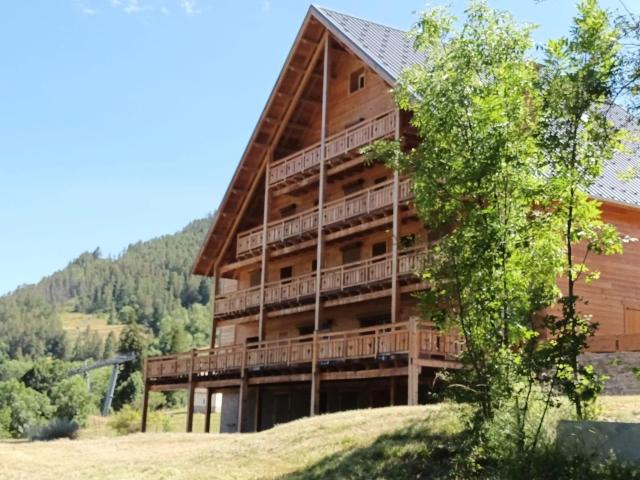 A vendre chalet d'exception à Allos proche des pistes de ski 880m² Allos